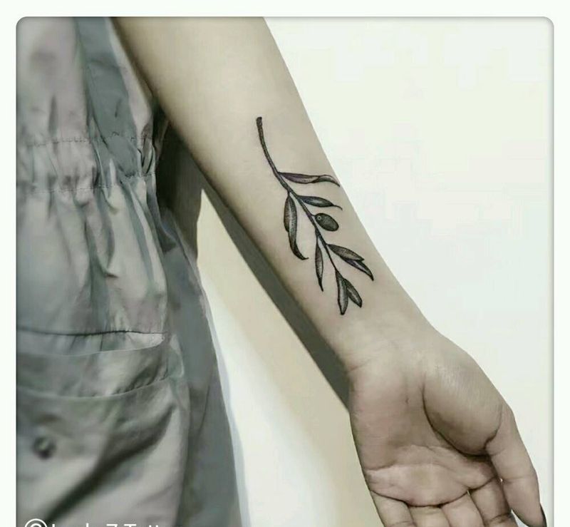 树枝|叶子|幸运7纹身纹身图片_手臂清新原创点刺成品纹身图案
