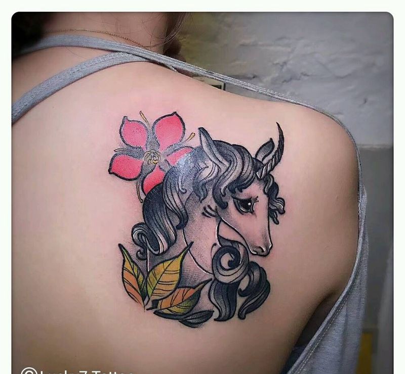 独角兽|幸运7纹身纹身图片_肩部背部欧美动物彩色成品纹身图案