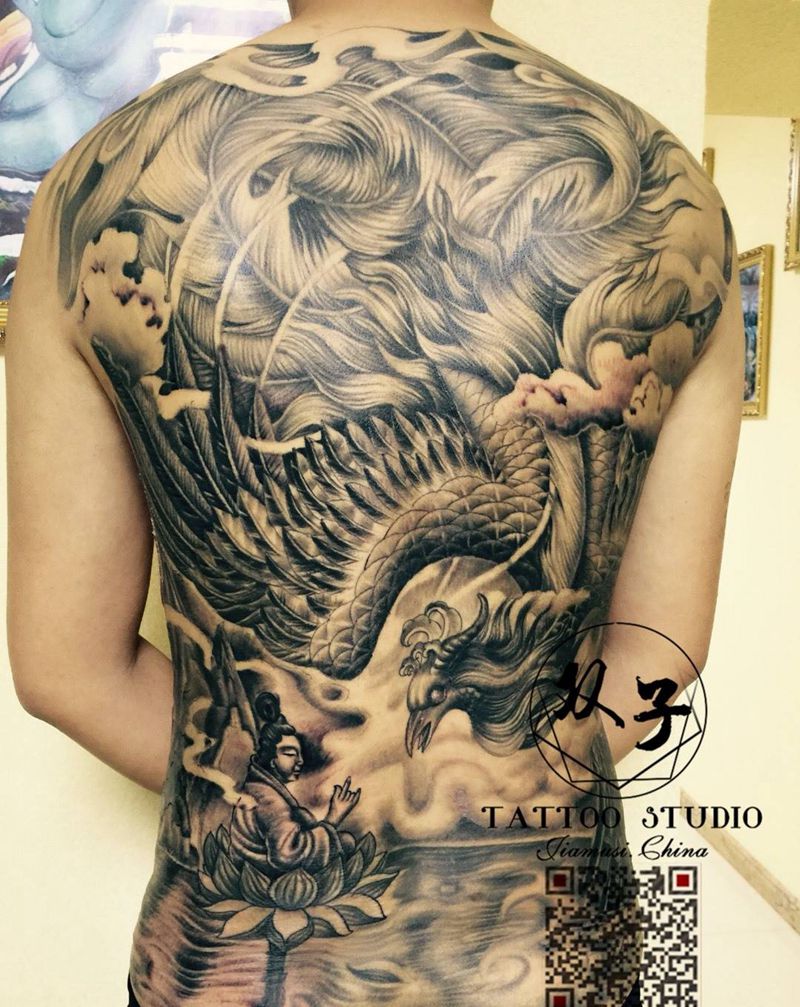 满背大凤凰与观音。纹身图片