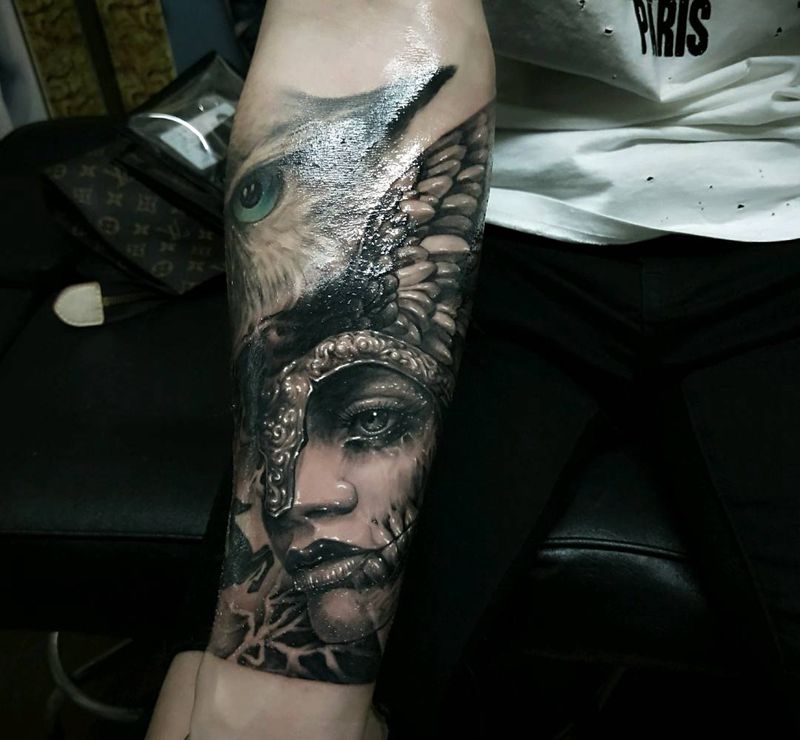 花臂未完待续纹身图片_手部手臂欧美写实新传统花臂黑灰作品猫头鹰纹身图案