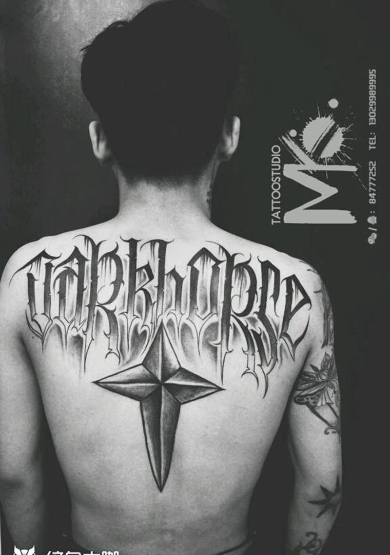 大花体字！黑马纹身图片_肩部背部欧美字符成品纹身图案
