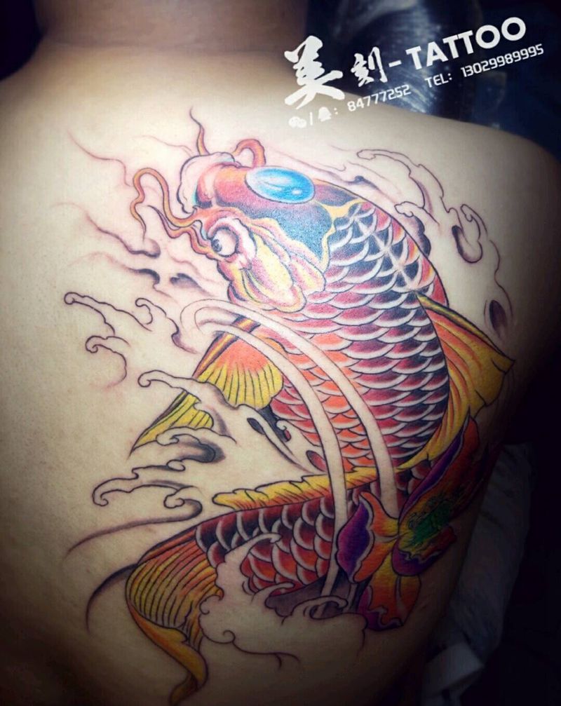 锦鲤纹身图片_肩部手臂传统国画动物原创成品纹身图案