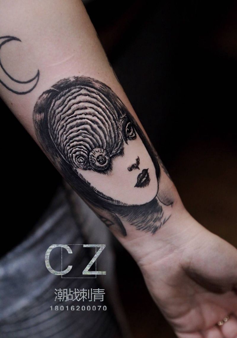 伊藤润二漫画纹身图片_手臂Old School漫画伊藤润二纹身图案