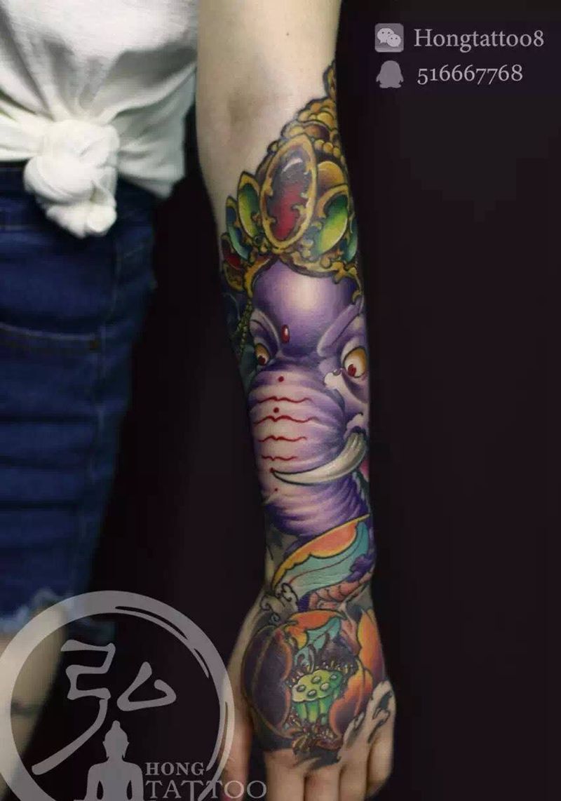 美女的小臂纹身图片