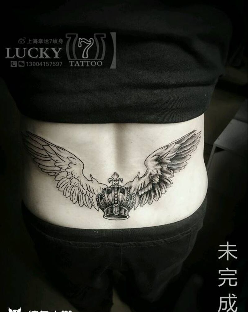 翅膀|皇冠|幸运7纹身纹身图片_腰部原创黑灰纹身图案