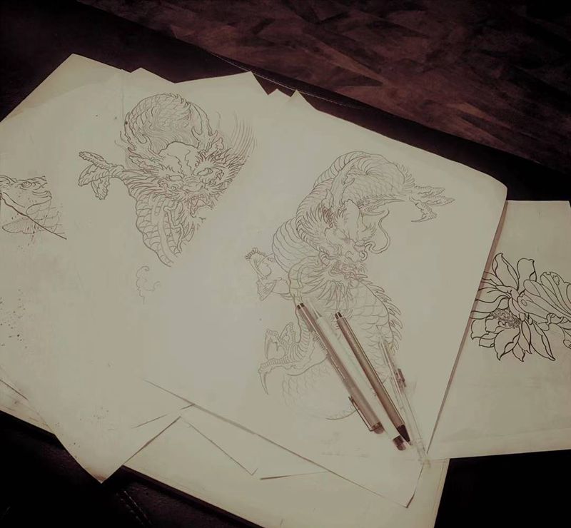 龙手稿纹身图片_手臂背部老传统新传统纹身图案