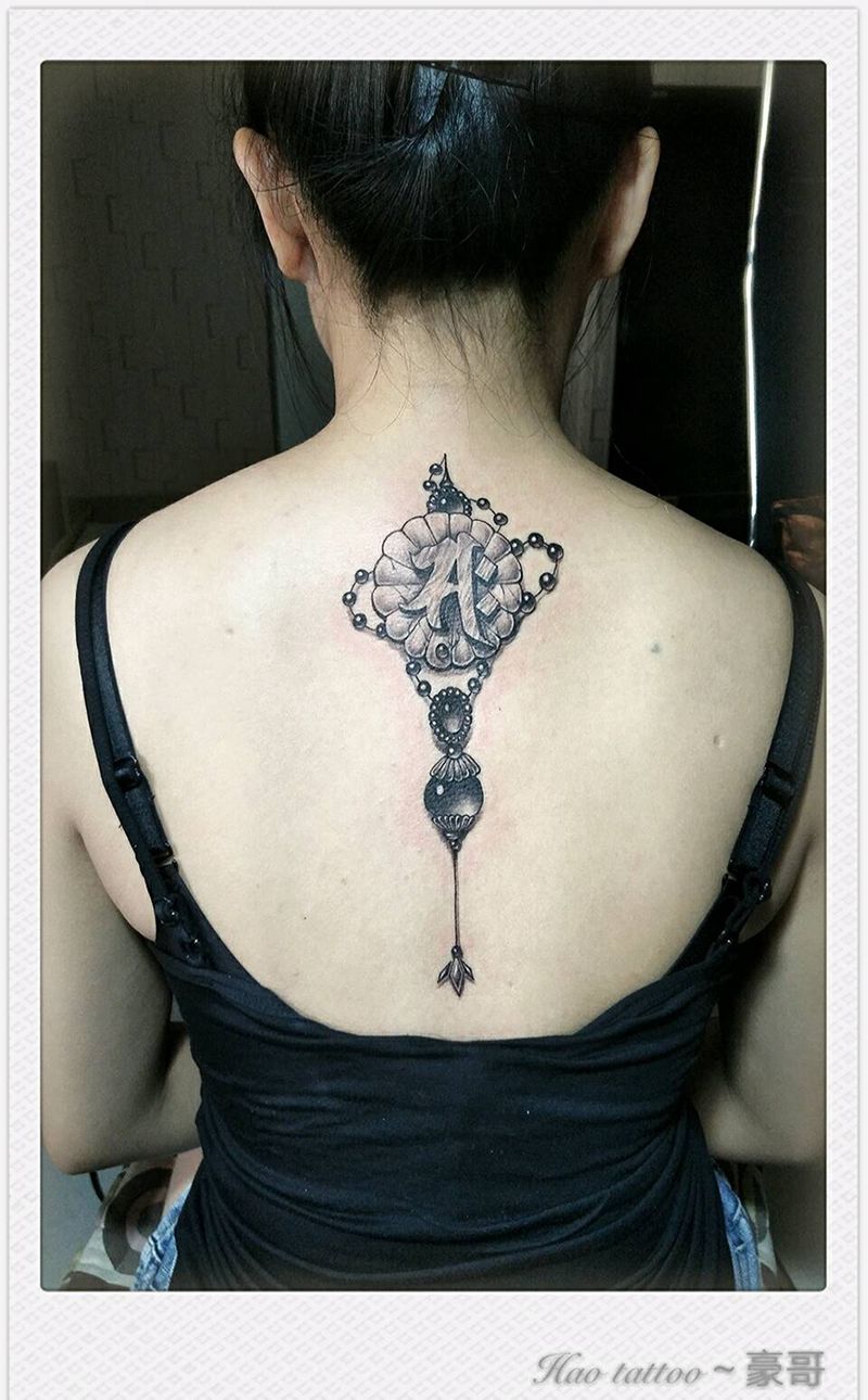 梵文守护纹身图片_背部清新图腾宗教原创福州福建自由人纹纹身图案