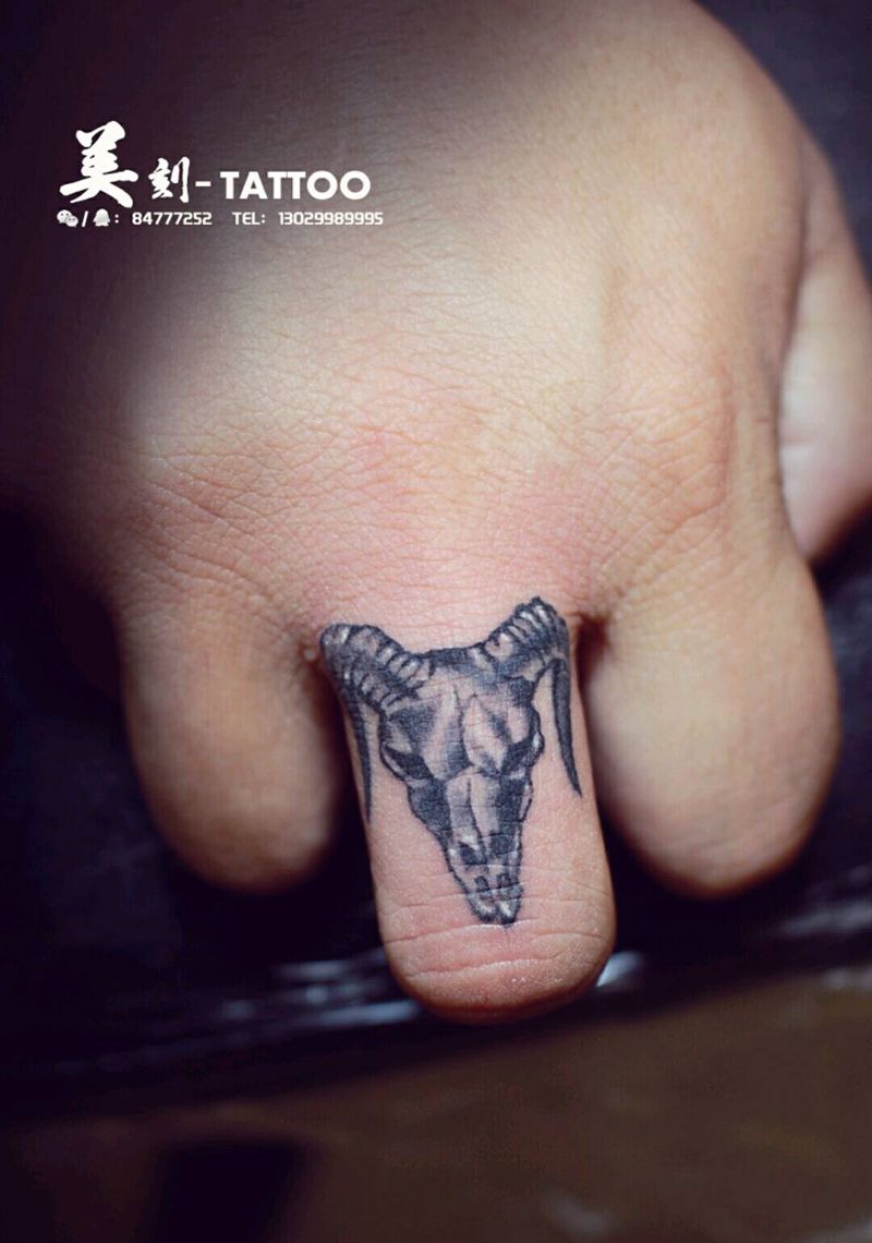 袖珍头骨纹身图片_手部欧美肖像清新写实动物宗教原创成品纹身图案