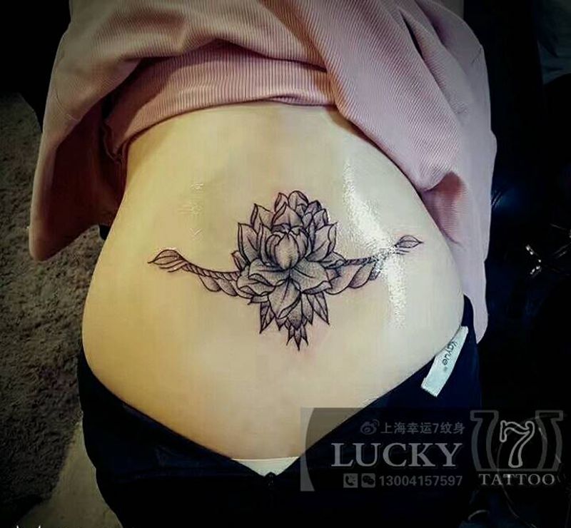 花卉|幸运7纹身纹身图片_腰部清新植物点刺成品纹身图案