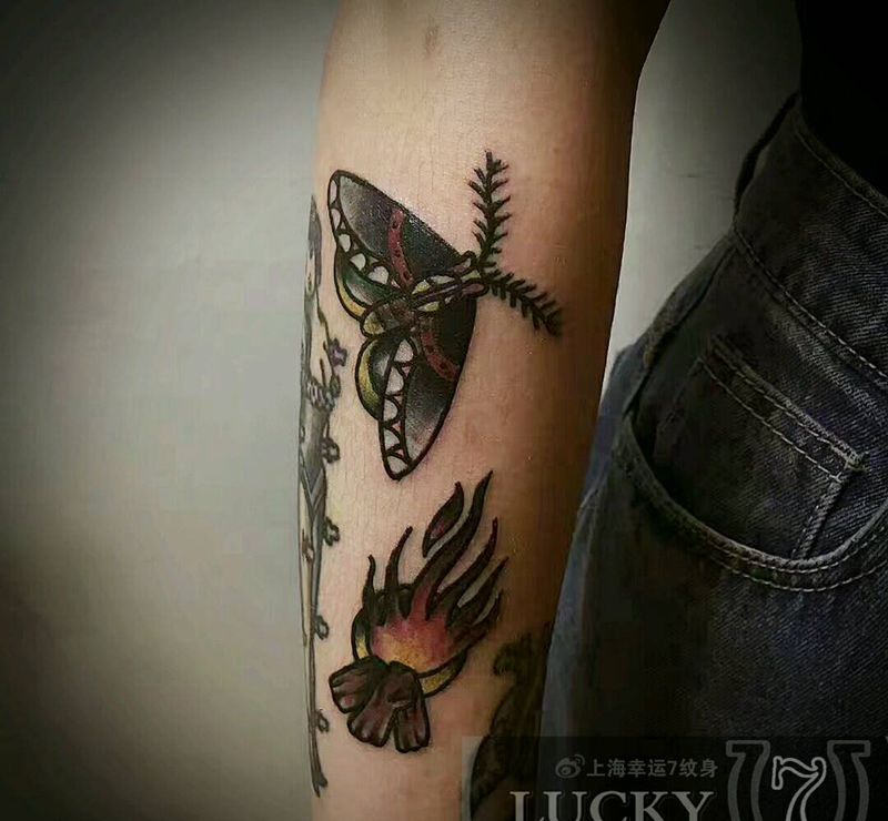 飞蛾|火焰|幸运7纹身纹身图片_手臂欧美原创彩色成品纹身图案