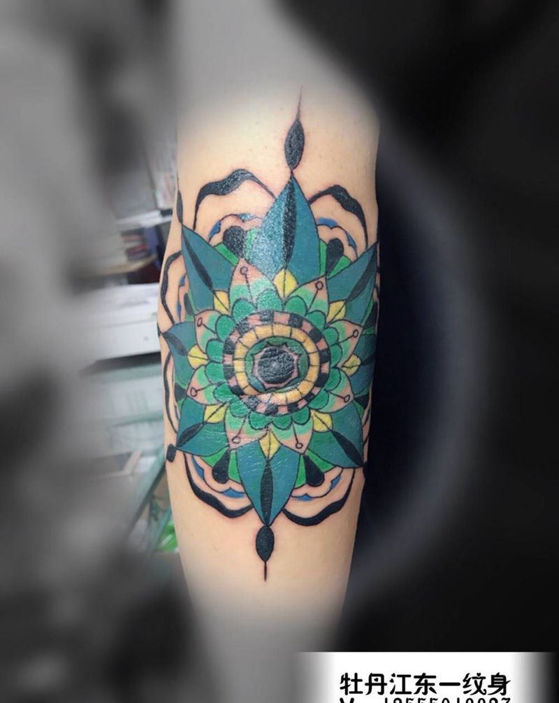 肘部梵花纹身图片