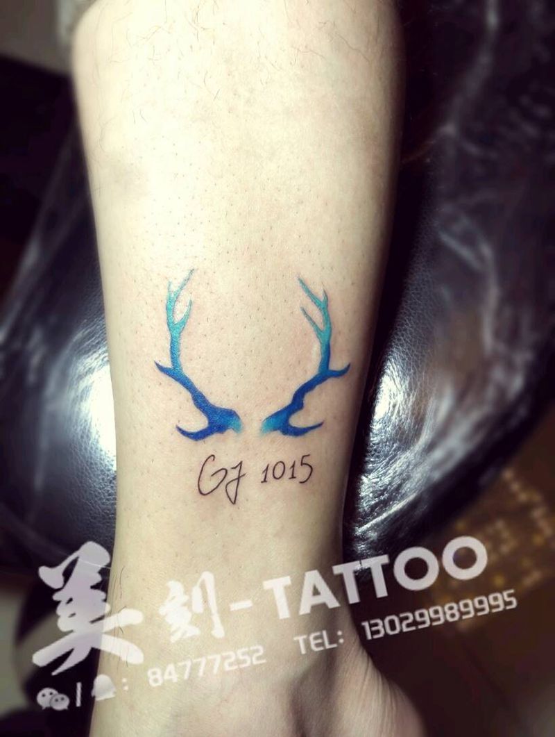 情侣鹿角纹身图片