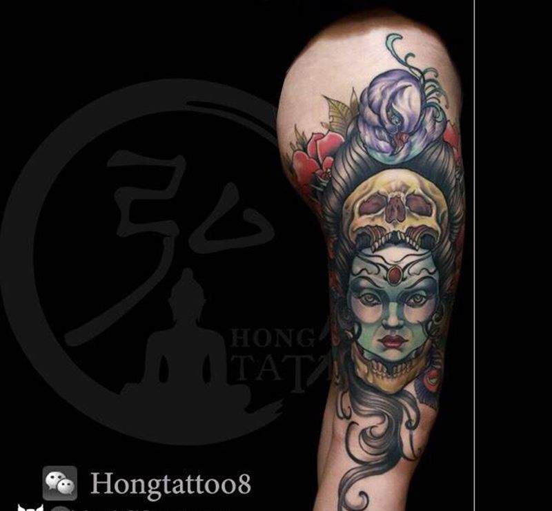 美女配孔雀纹身图片