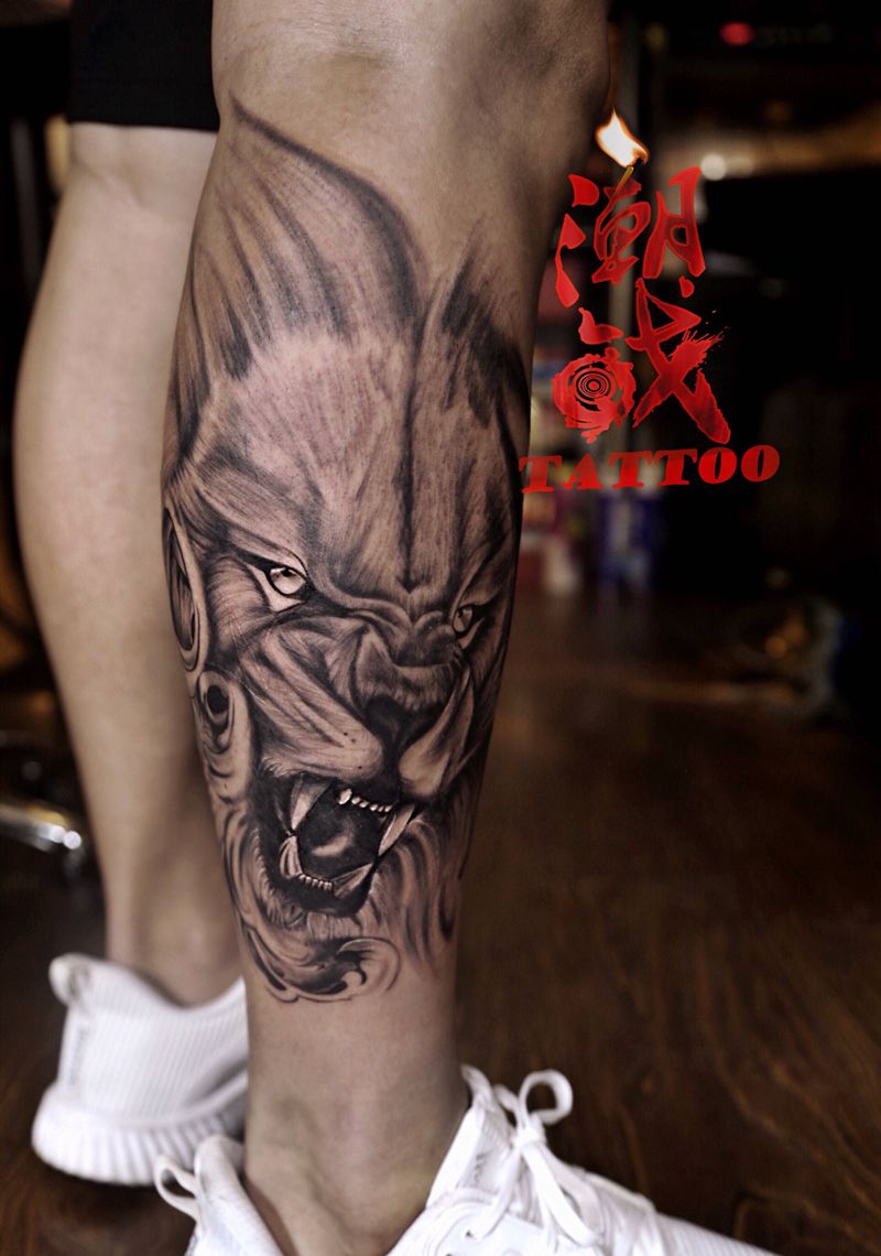 霸气狮子纹身图片_腿部欧美写实点刺纹身图案