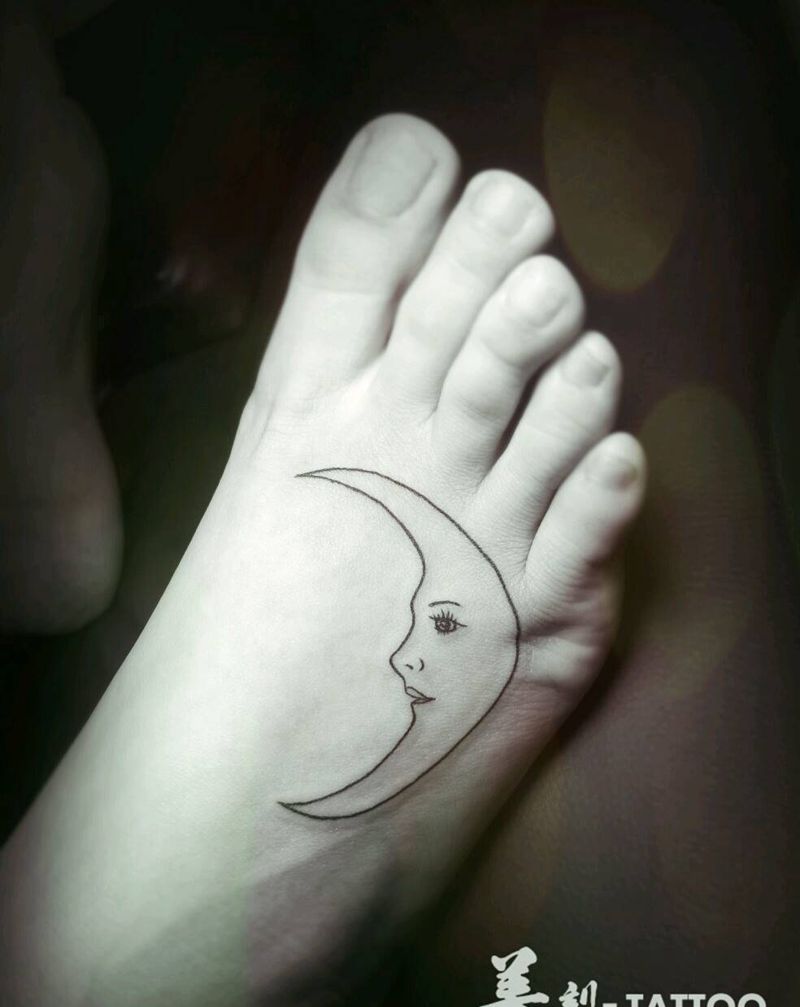 小月亮纹身图片_脚部欧美清新几何成品纹身图案