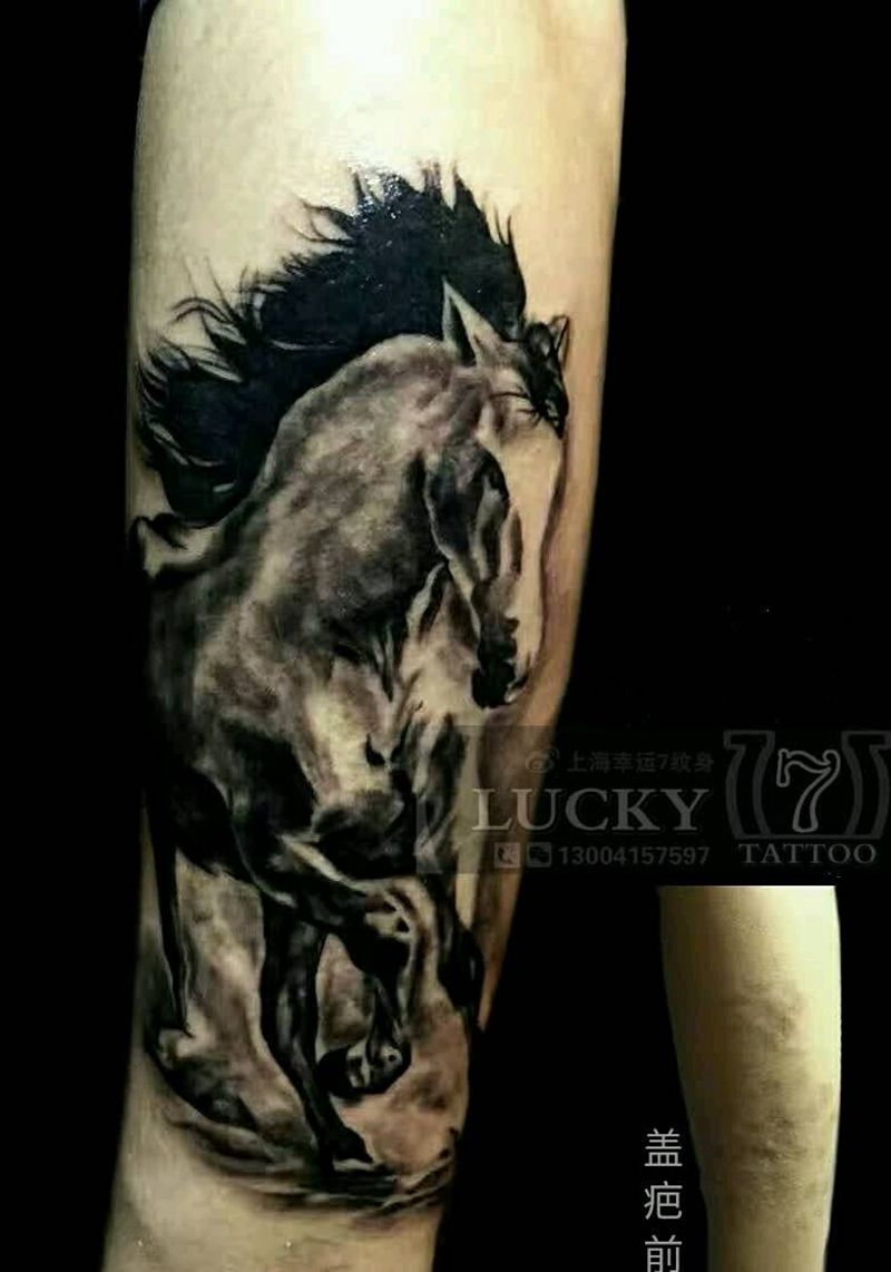 水墨|奔马|幸运7纹身纹身图片_手臂国画动物水墨成品纹身图案