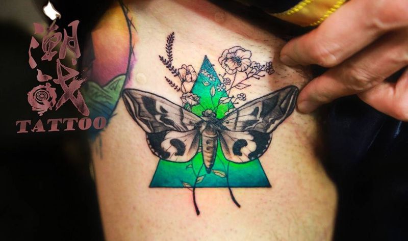 自由纹身图片_腿部几何纹身图案