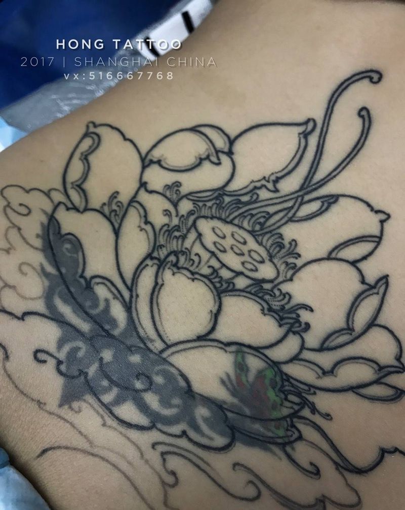 荷花遮盖纹身图片