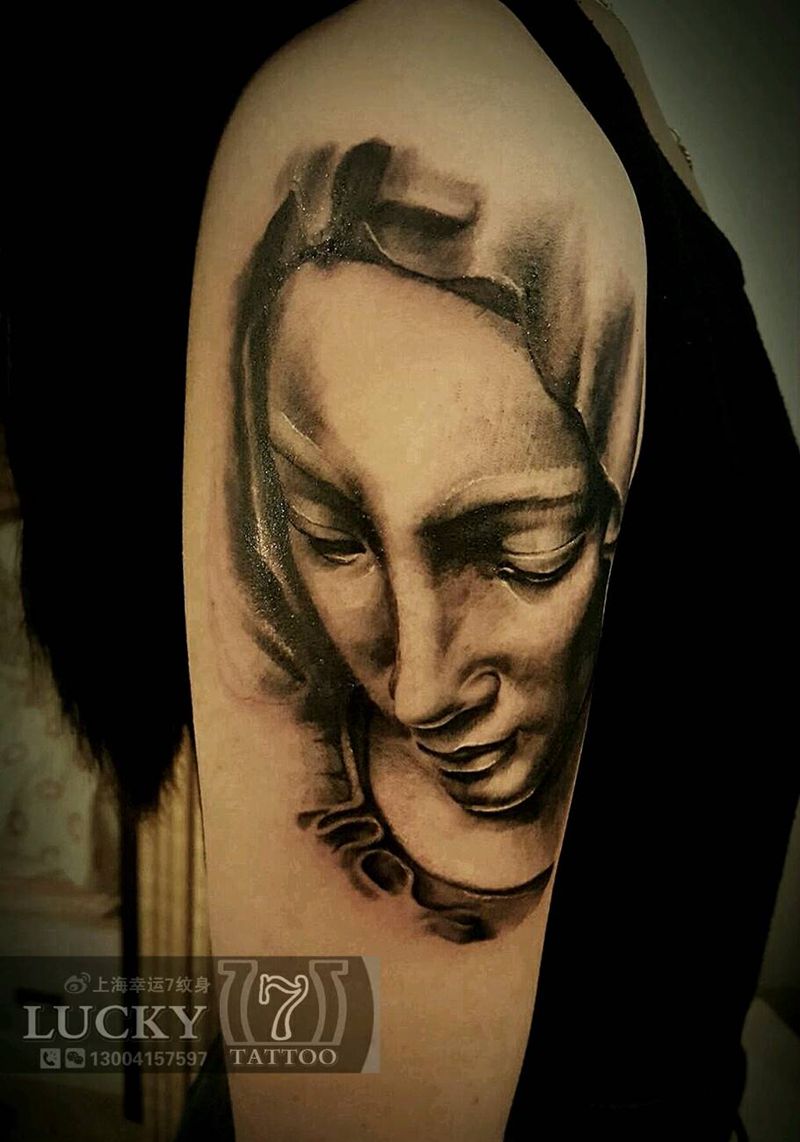 圣母|幸运7纹身纹身图片_手臂欧美肖像人物宗教黑灰成品纹身图案