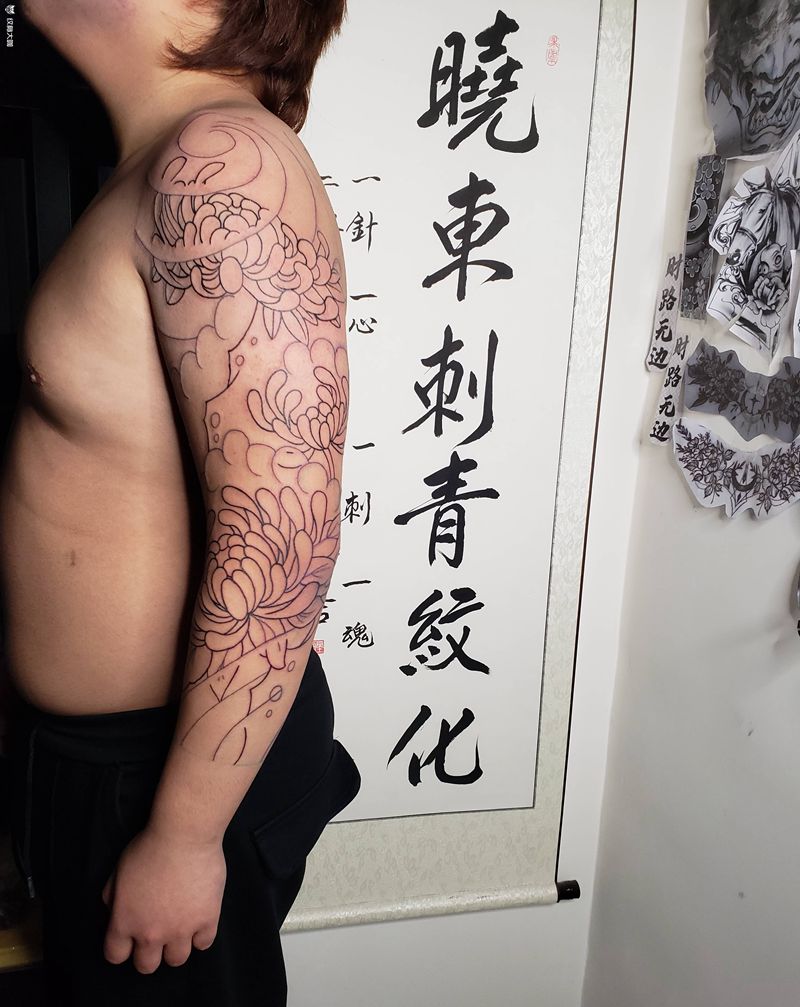 花臂走线类纹身图片_手臂老传统纹身图案