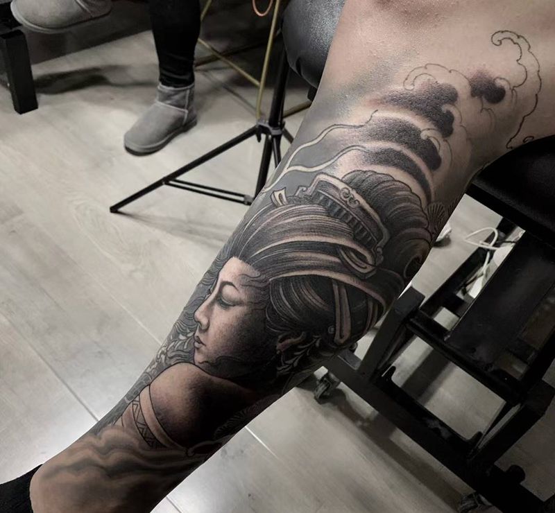 蛇包小腿纹身图片_腿部老传统新传统纹身图案