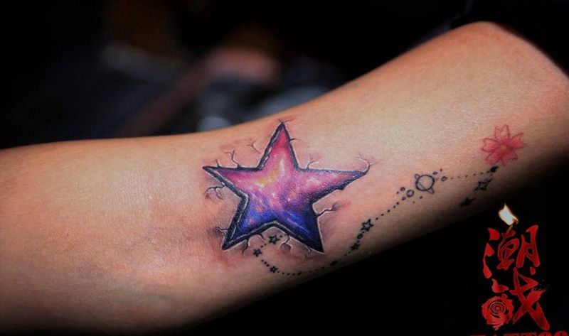 夜空中的星纹身图片