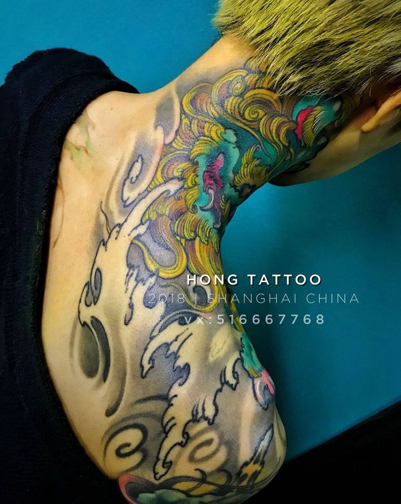 唐狮脖子纹身图片