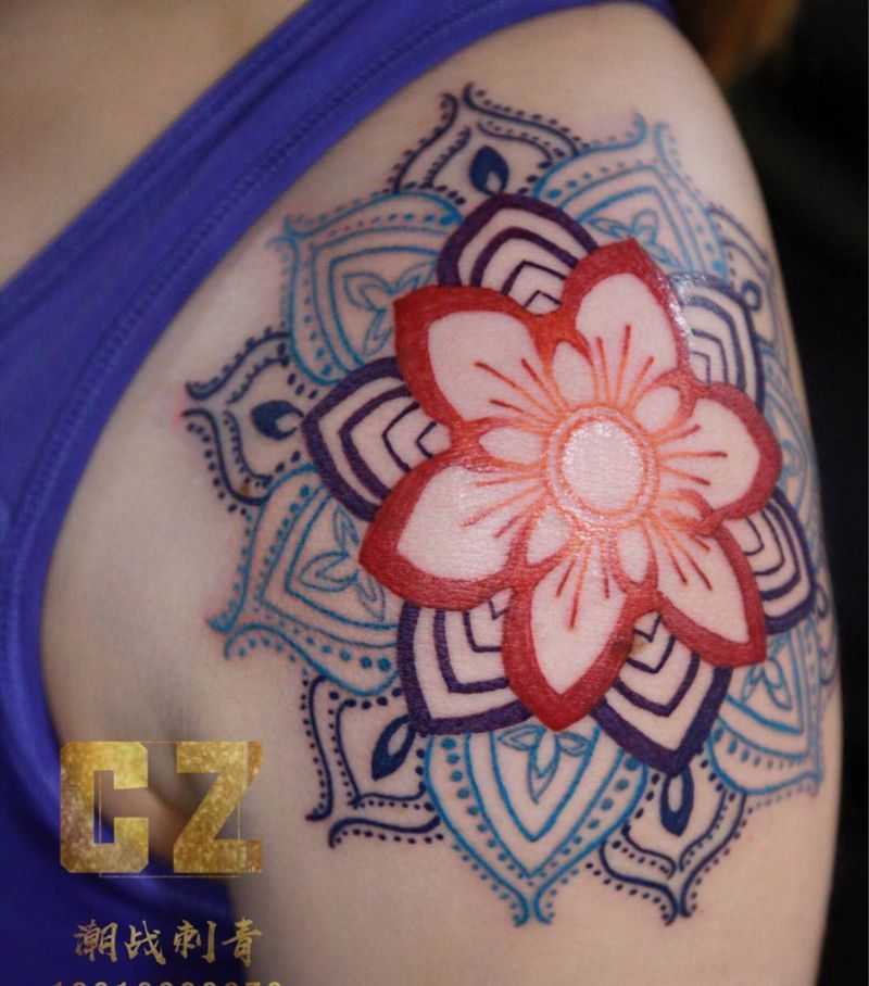 肩花纹身图片_肩部点刺几何曼陀罗纹身图案