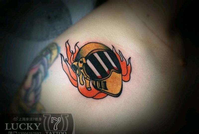 头盔|幸运7纹身纹身图片_肩部Old School纹身图案