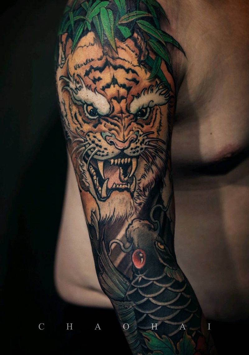 猛虎传统花臂纹身图片_手臂新传统纹身图案