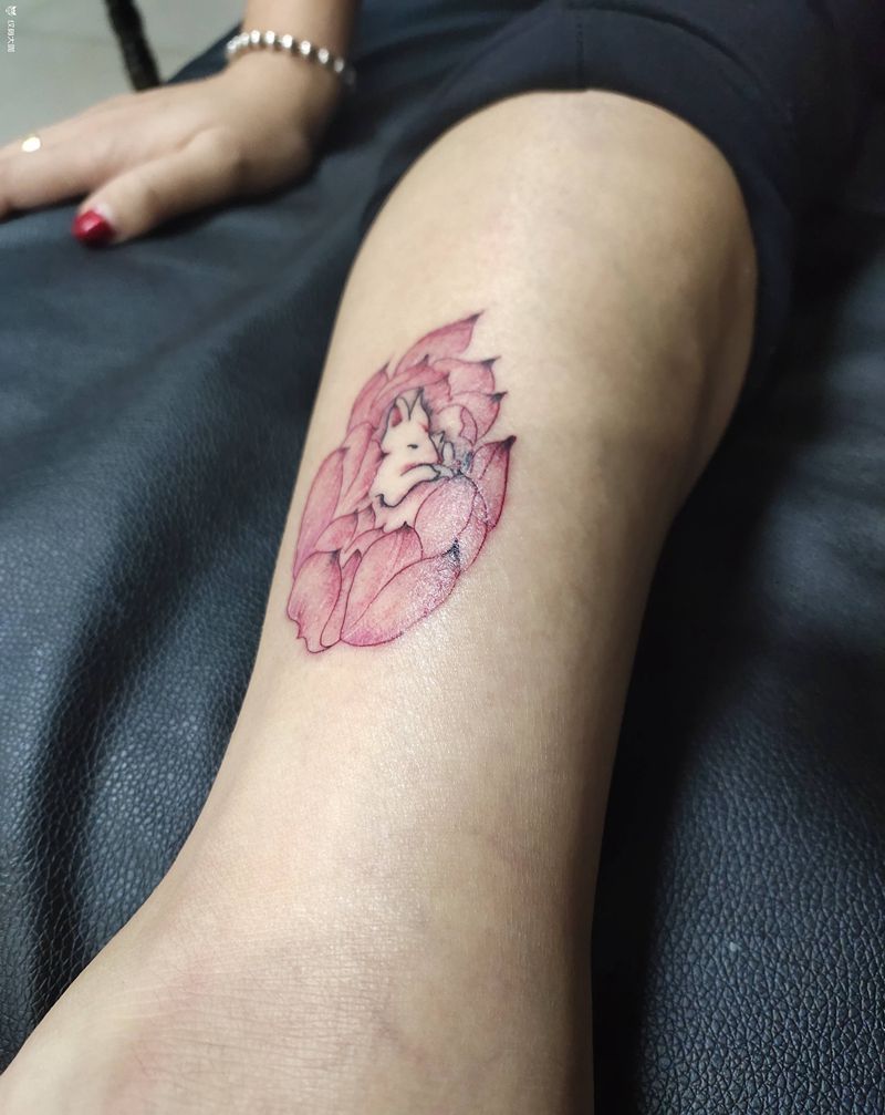 小狐狸纹身图片_腿部纹身图案