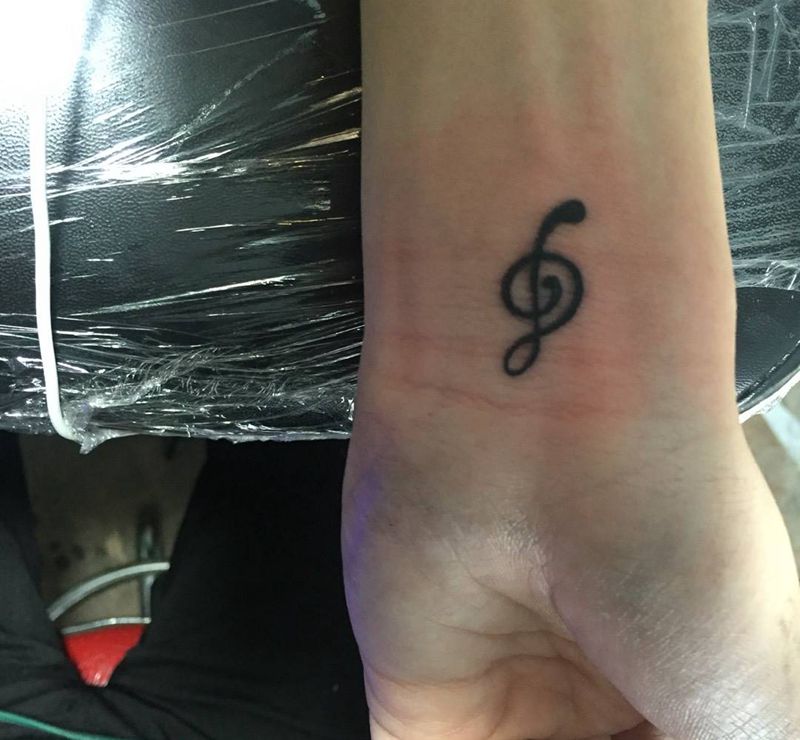 小图纹身图片_成品手部几何纹身图案