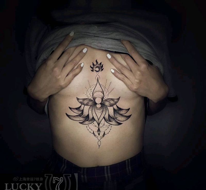 点刺|梵花||幸运7纹身纹身图片_腹部点刺纹身图案