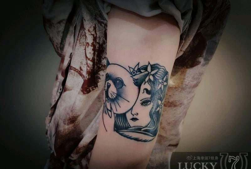 猫少女|幸运7纹身纹身图片_手臂Old School纹身图案