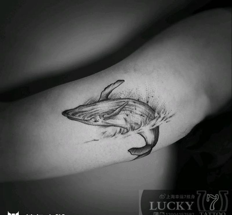 点刺鲸鱼|幸运7纹身纹身图片_手臂点刺纹身图案