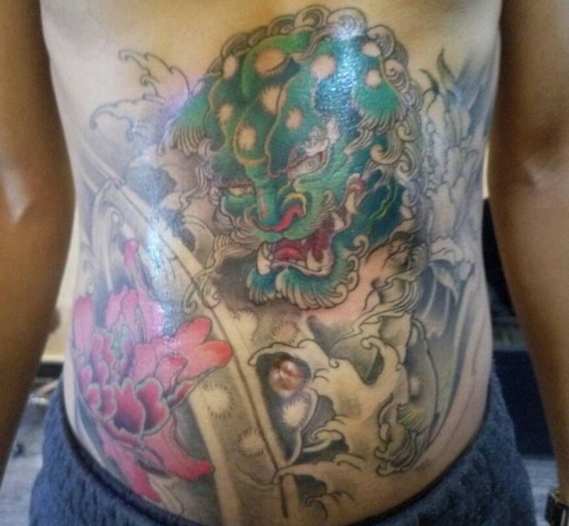 唐狮子纹身图片_腹部传统动物成品纹身图案