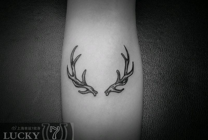 点刺鹿角|幸运7纹身纹身图片_手臂点刺小清新纹身图案