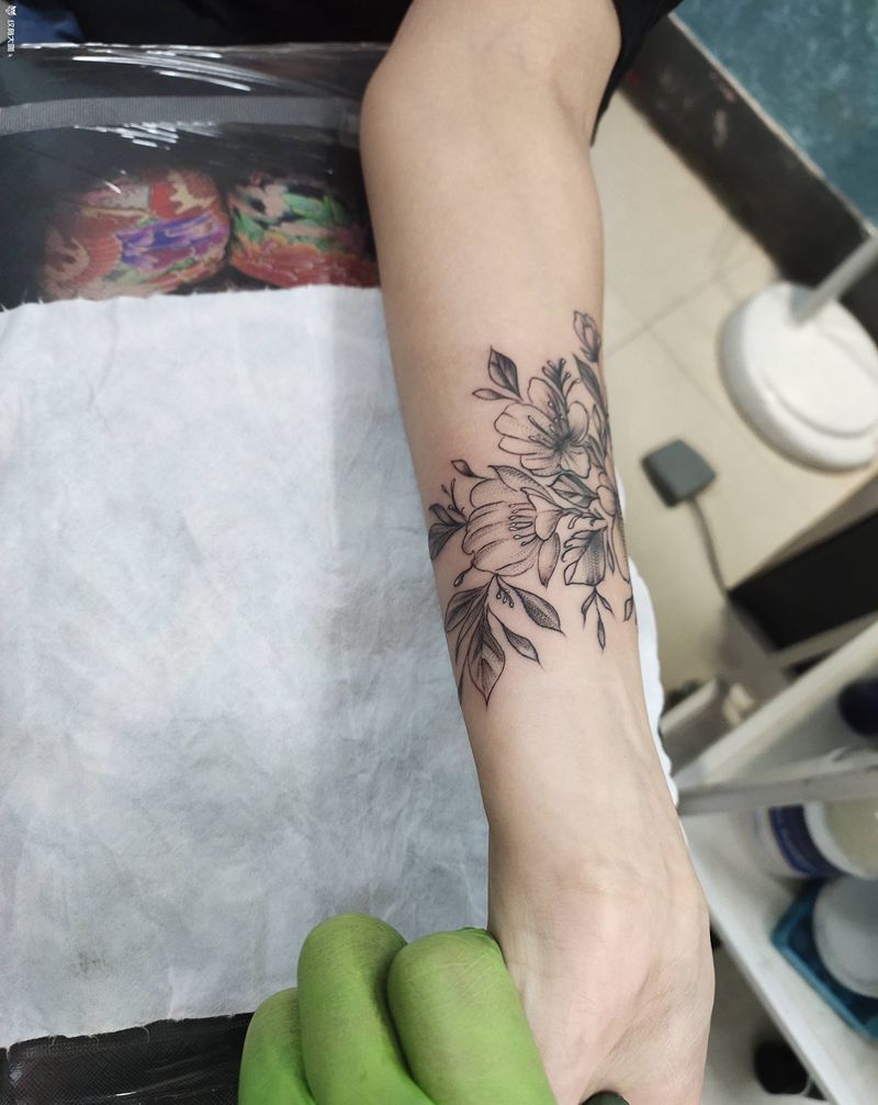 素花纹身图片_手臂新传统纹身图案