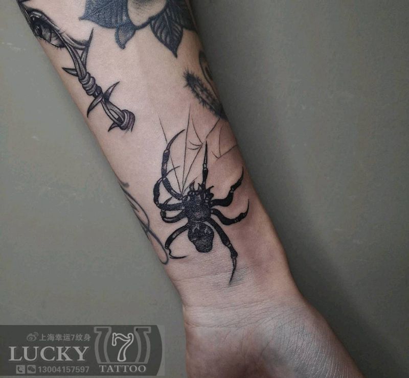 小暗黑|幸运7纹身纹身图片_手臂点刺Old School暗黑纹身图案