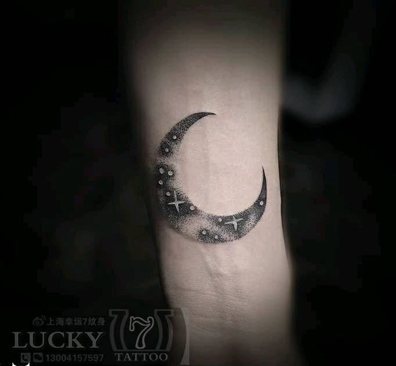 点刺|月亮|幸运7纹身纹身图片_点刺手腕小清新纹身图案
