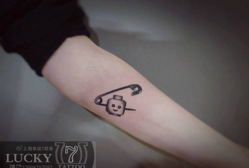 个性小别针|幸运7纹身纹身图片_手臂小清新纹身图案