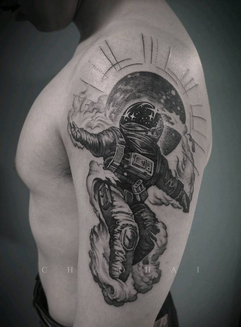 宇航员纹身图片_手臂欧美写实宇航员纹身图案