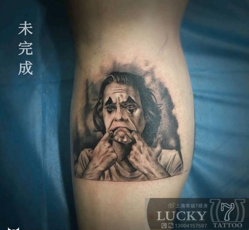 小丑|幸运7纹身纹身图片_欧美写实小腿未完成纹身图案