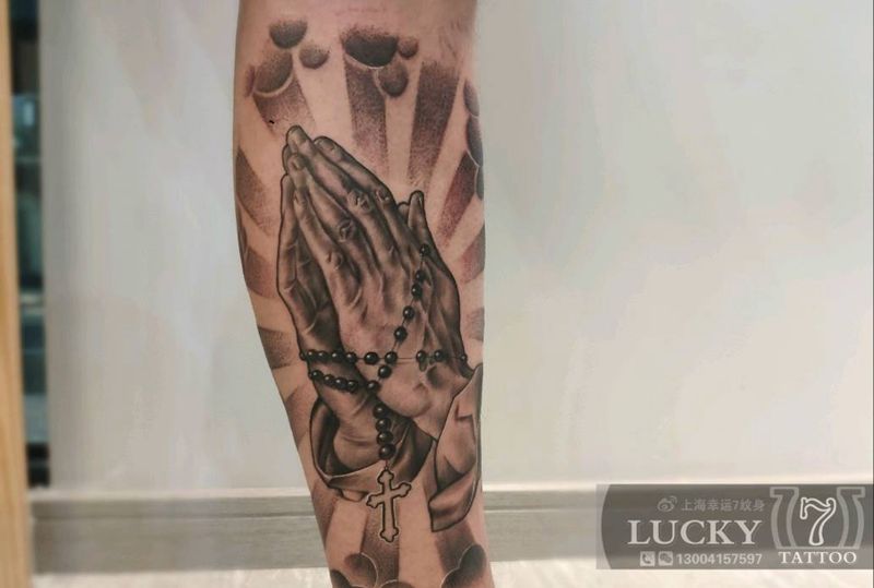 祈祷之手|幸运7纹身纹身图片_欧美写实小腿纹身图案