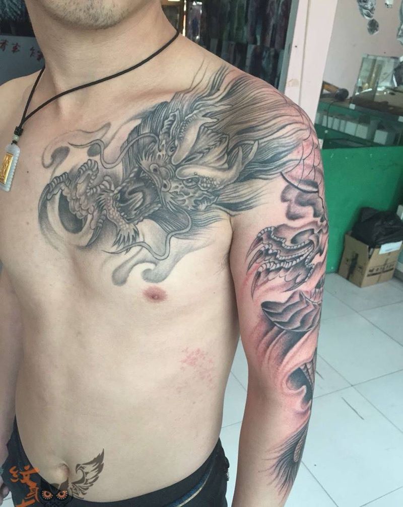 披肩龙纹身图片_成品肩部胸部传统动物纹身图案