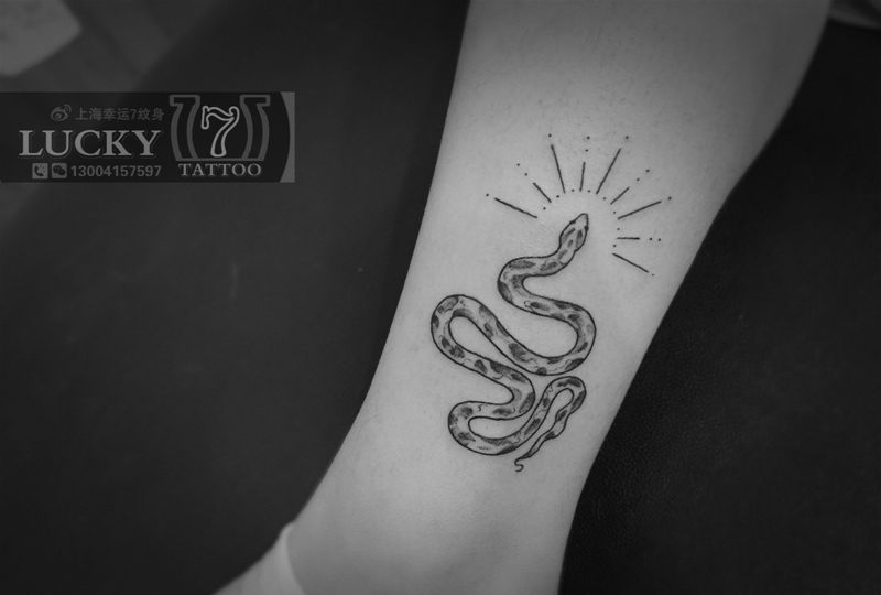 小蛇|幸运7纹身纹身图片_图腾脚踝清新纹身图案