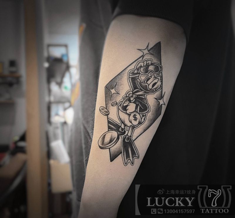 唐老鸭|幸运7纹身纹身图片_手臂Old School纹身图案