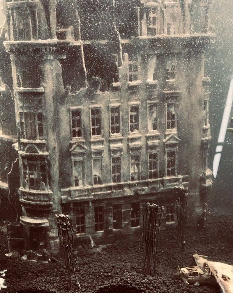 末日的世界 布景中...纹身图片