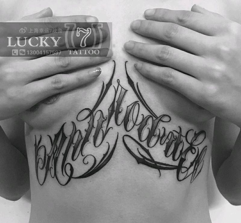奇卡诺花体字|幸运7纹身纹身图片_花体字胸下奇卡诺纹身图案