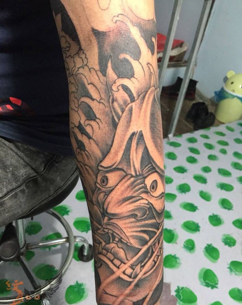 花臂黑色纹身图片_成品手臂欧美人物鬼神纹身图案